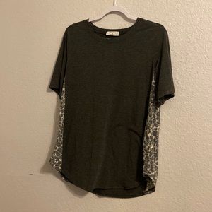 Zenana Women's Leopard Print Charcoal Top. Size M.